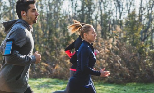Czy bieganie może zastąpić siłownię? Porównanie efektów