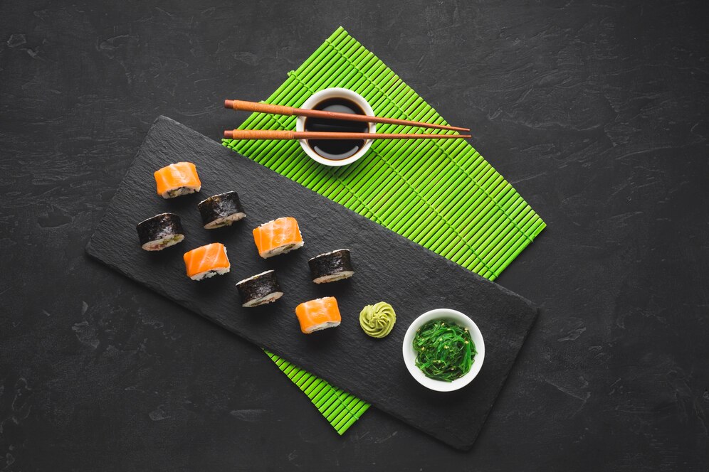 Jakie są różnice między tradycyjnym a nowoczesnym sushi? Odkryj tajniki japońskiej kuchni!