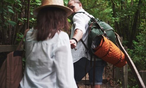 Odkrywanie natury z plecakiem: jak przygotować się do pierwszej wędrówki?