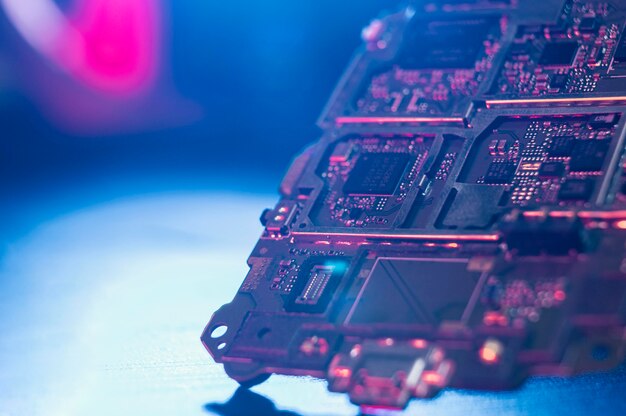 Jakie są kluczowe kroki w procesie integracji oprogramowania z urządzeniami elektronicznymi?