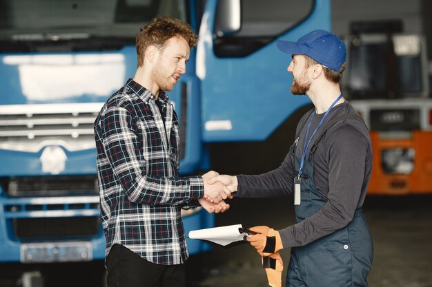 Jak skutecznie przeprowadzić mediację w branży transportowej?