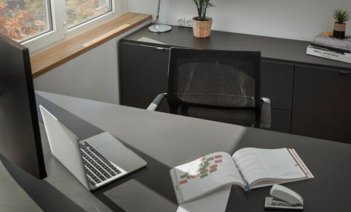 Jak wybrać idealną matę ochronną pod krzesło do biura i domu?
