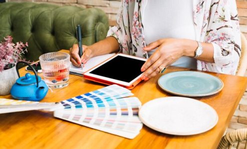 Jak odpowiedni wybór materiałów i technologii druku wpływa na wizerunek restauracji?
