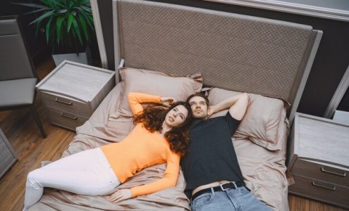 Jak wybrać idealne łóżko kontynentalne do małej sypialni?