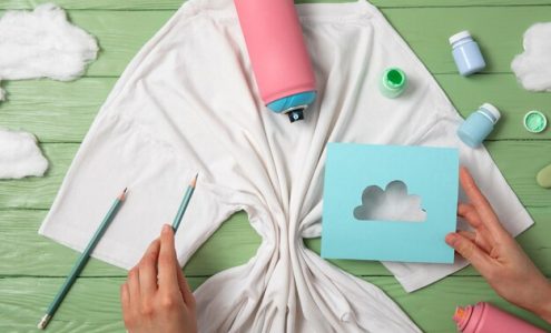 Jak kreatywnie personalizować odzież w domowym zaciszu?