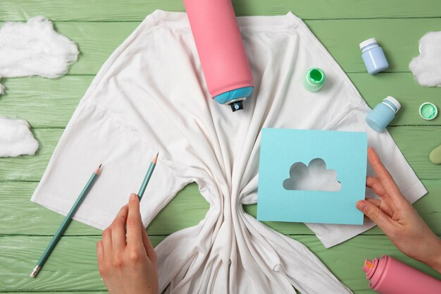 Jak kreatywnie personalizować odzież w domowym zaciszu?