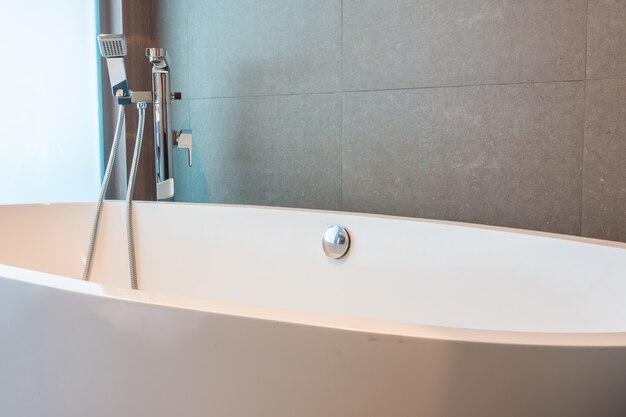 Porady dotyczące wyboru idealnej wanny do małych łazienek