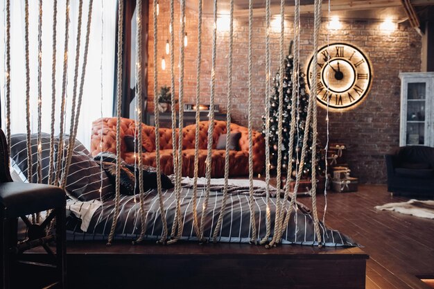 Tworzenie nowoczesnych wnętrz: Zastosowanie industrialnych motywów w aranżacji ścian