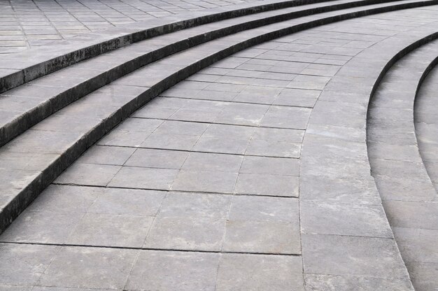 Jakie korzyści niesie ze sobą inwestycja w nowoczesne nawierzchnie brukowe?