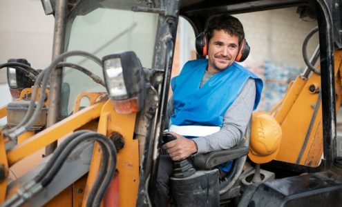 Jak wybrać idealne siedzenie do ciągnika, aby zapewnić komfort i bezpieczeństwo pracy w polu?