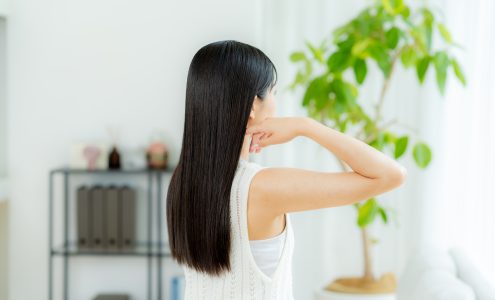 W jaki sposób pielęgnować suche włosy? Sprawdzone rozwiązania