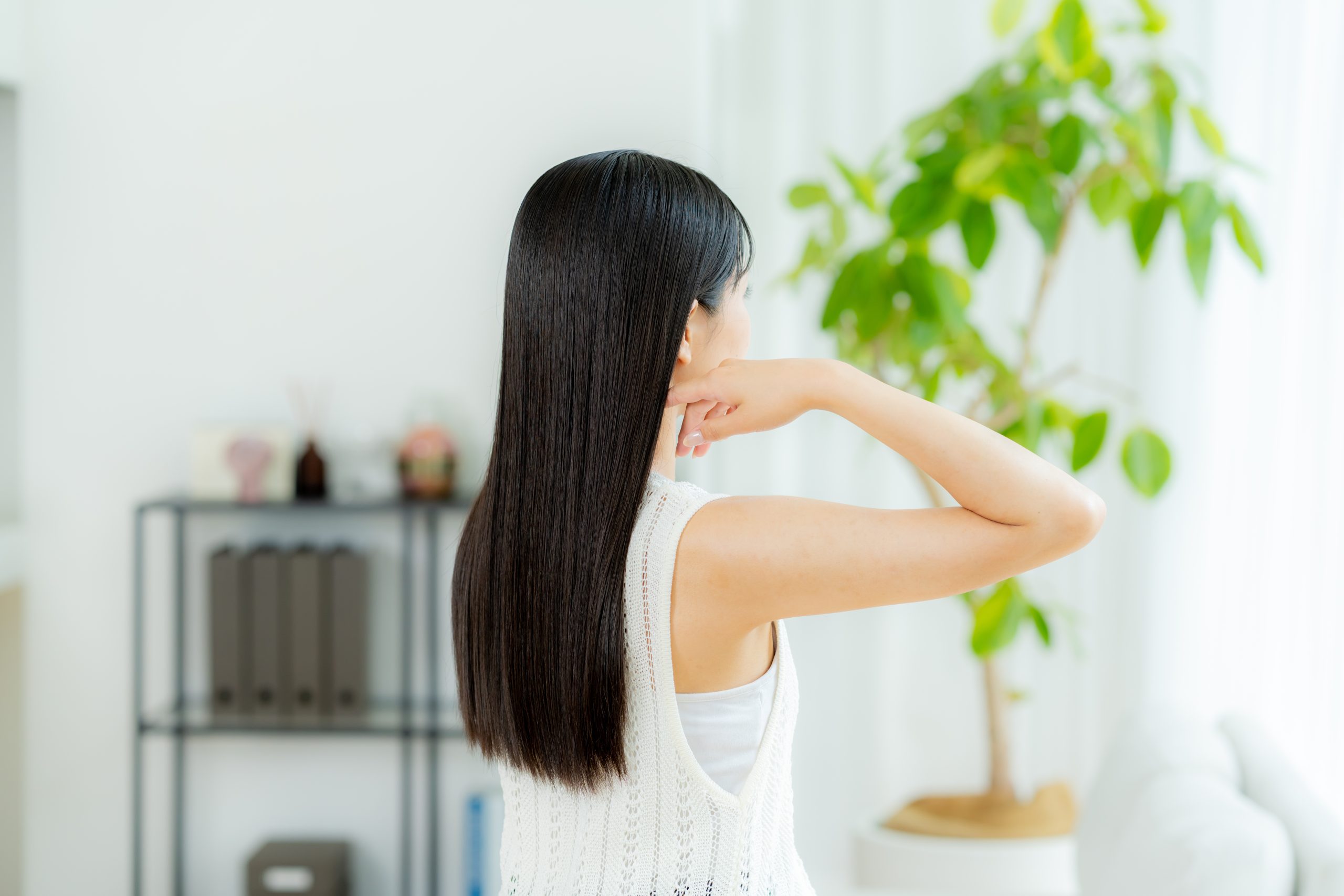 W jaki sposób pielęgnować suche włosy? Sprawdzone rozwiązania