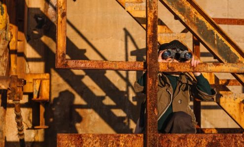 Jak odpowiednio zabezpieczyć infrastrukturę przemysłową przed uszkodzeniami mechanicznymi?