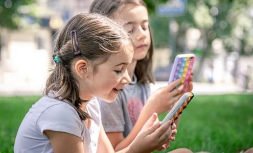 Jak dbać o równowagę między czasem ekranowym a aktywnością fizyczną u dzieci?