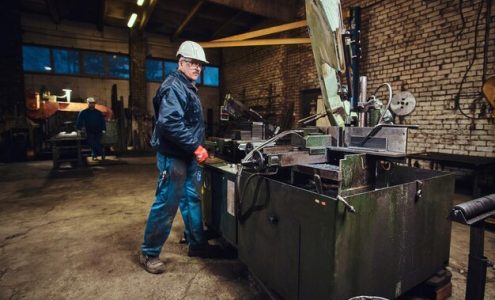 Jak pozycjonery zwiększają precyzję i bezpieczeństwo w procesach spawalniczych