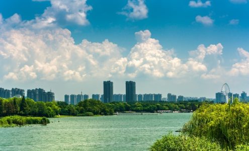 Jak pawilony z płyt warstwowych mogą zwiększyć efektywność na placu budowy?