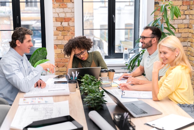 Jak Wykorzystać Przestrzenie Coworkingowe do Zwiększenia Kreatywności w Zespole
