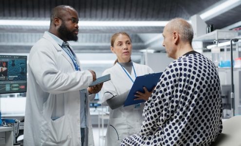 Jak skutecznie wykorzystać outsourcing sił sprzedaży w sektorze farmaceutycznym?