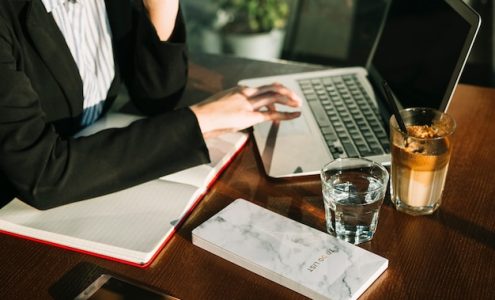 Efektywne zarządzanie czasem pracy w kancelarii prawnej dzięki nowoczesnym technologiom