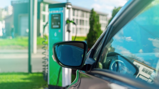 Jakie są największe wyzwania związane z użytkowaniem samochodów elektrycznych?